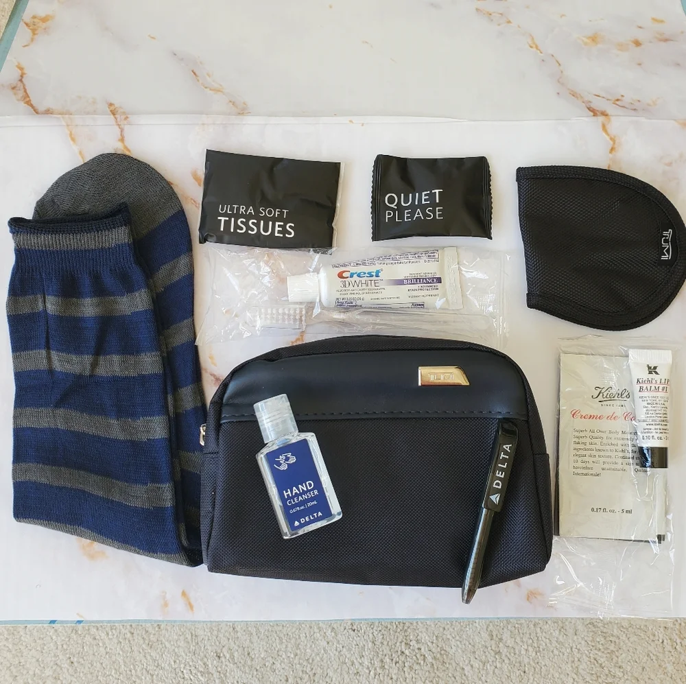 Tumi For Delta One Amenity Travel Dopp Kit Shaving Cosmetic Bag Toiletries Socks